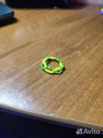 Необычное кольцо из бисера