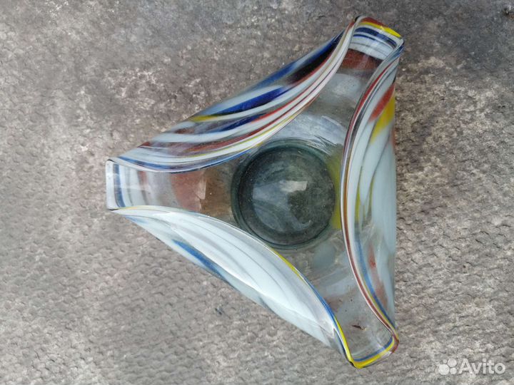 Ваза из цветного стекла