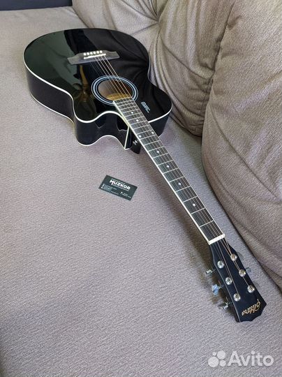 Гитара с чехлом