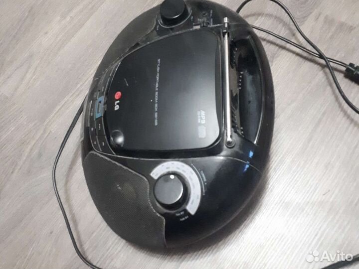 Стильная портативная магнитола