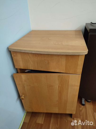 Тумбочка прикроватная