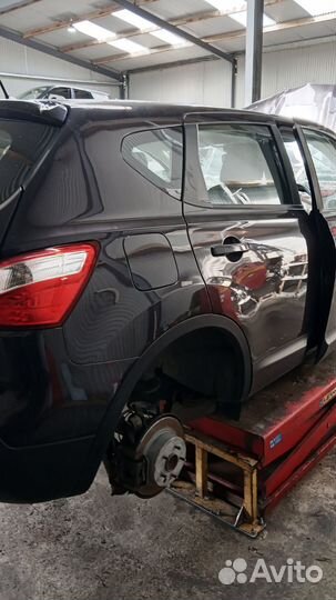 Щеткодержатель 3-5-й двери nissan qashqai J10 2010