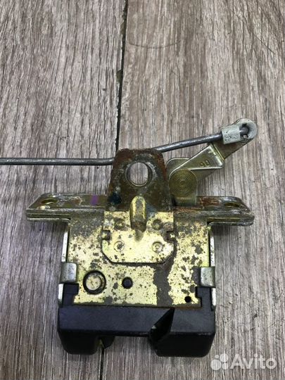 Замок крышки багажника задний Opel Vectra B