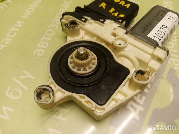 Моторчик стеклоподъемника задний правый Vw Jetta 4