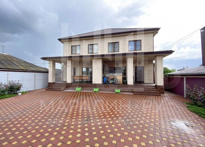 Дом 270 м² на участке 5,5 сот.