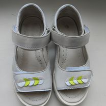 Босоножки для девочки,кожаные 26 размер