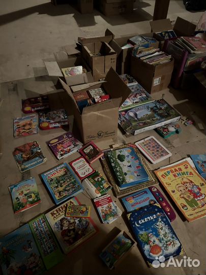 Книги детские и игры разные