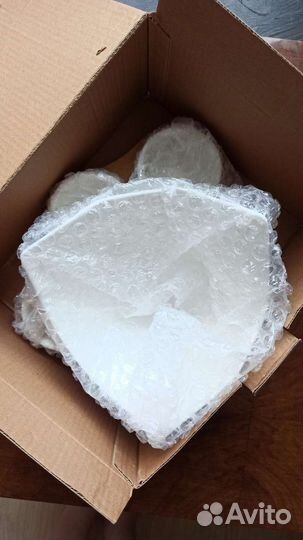 Набор посуды: салатник и ёмкости для соуса. Новый