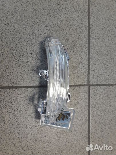 Поворотник в зеркало Octavia A7 (правый)