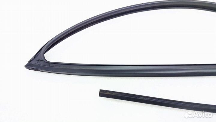 Уплотнитель стекла двери передний левый Hyundai
