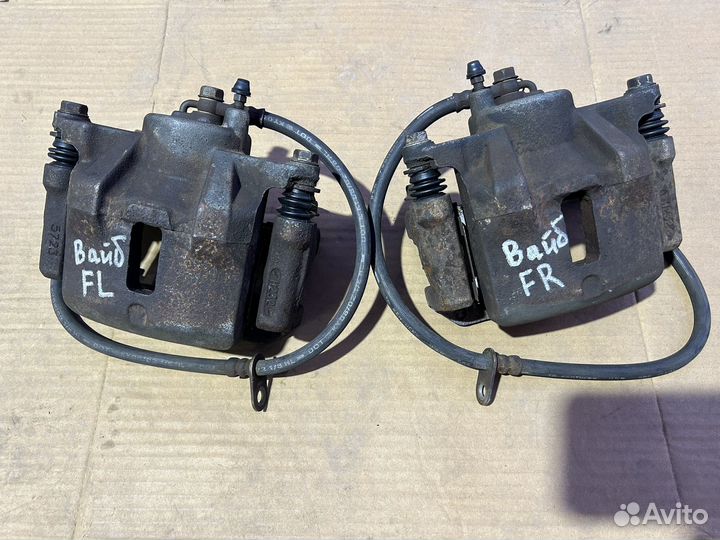 Суппорт передний Pontiac Vibe