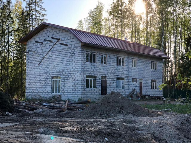 Коттедж 318 м² на участке 10 сот.