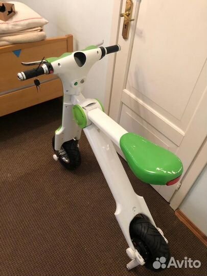 Электрический скутер E-Runner (салатовый)