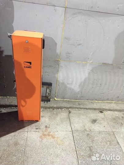 Автоматический шлагбаум