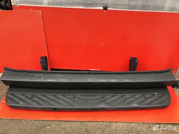 Бампер задний с подножкой к Мерседес Спринтер W906