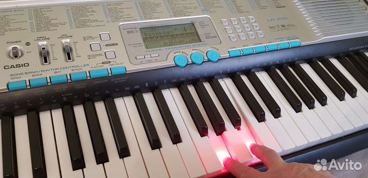 Синтезатор Casio lk-220