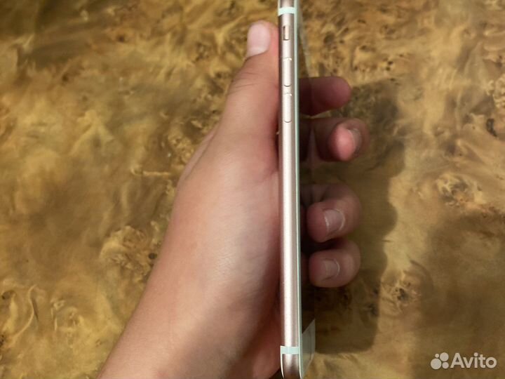 Телефон iPhone 7