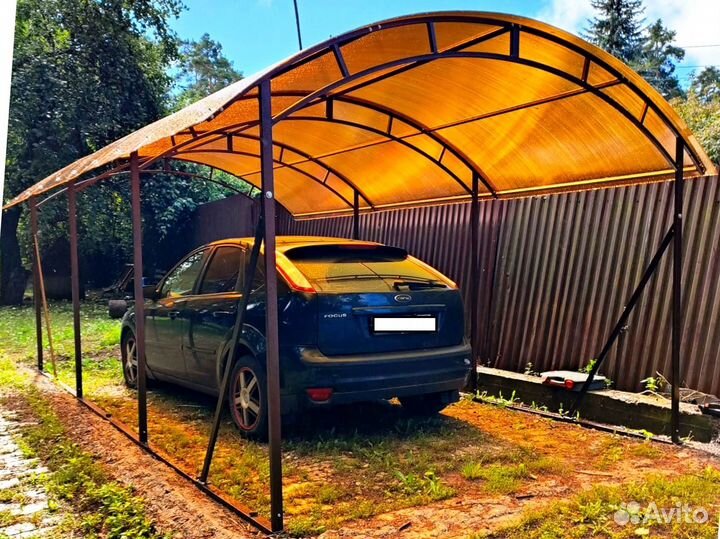 Нaвeс прaктичный из поликарбоната шиpиной 3.60м