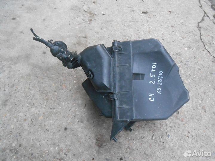 Корпус воздушного фильтра Ауди А6 С4 2.5 тди