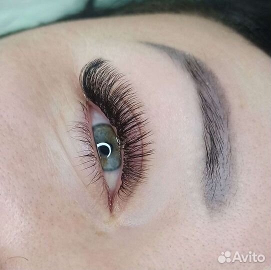 Наращивание ресниц и оформление бровей