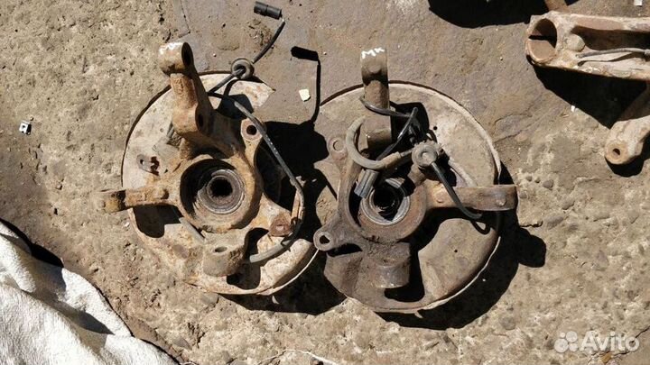 Поворотный кулак Geely MK Cross