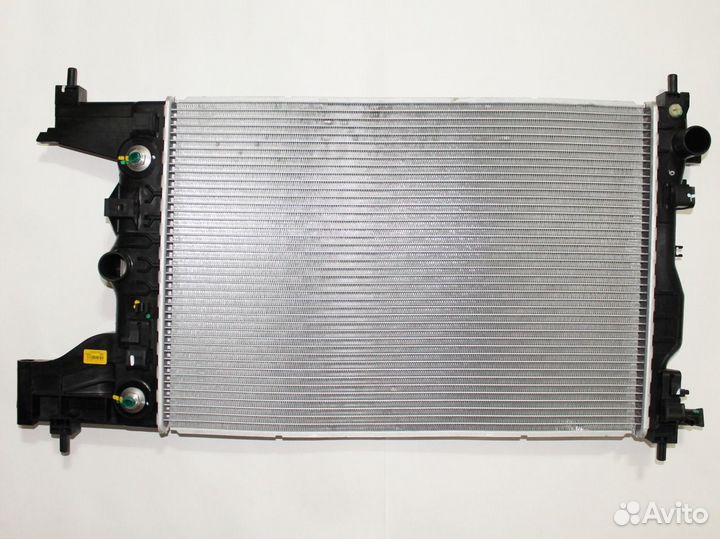 Радиатор двигателя Шевроле Круз Опель Астра J