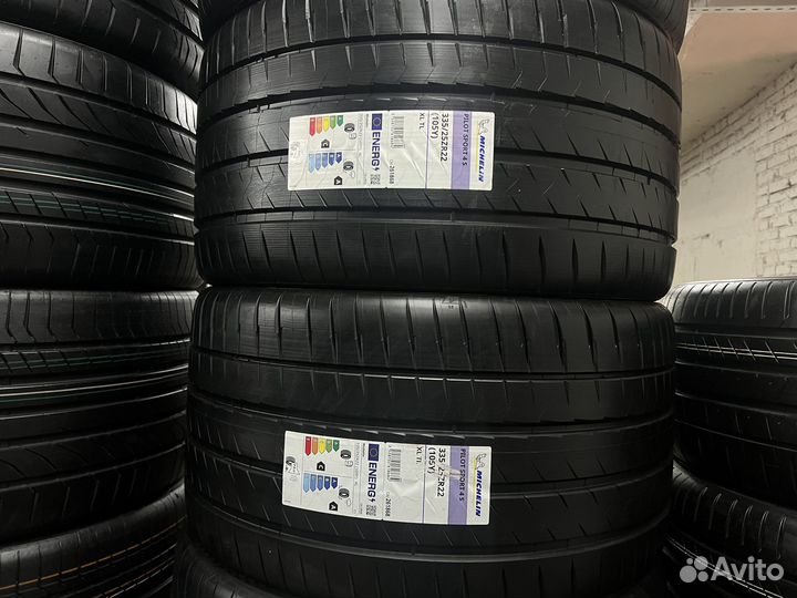 Michelin Pilot Sport 4 S 335/25 R22 и 285/30 R22 105Y