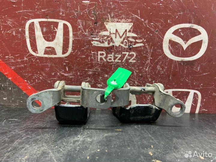 Петля двери передней правой верхняя Honda Accord C