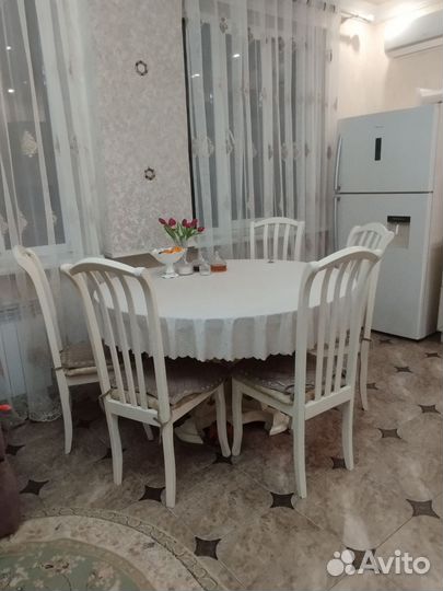 Кухонный стол и стулья