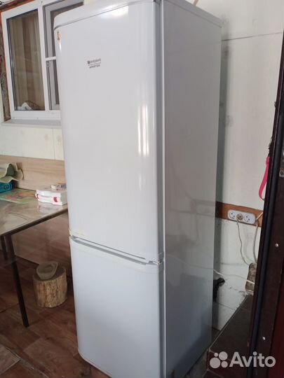 Холодильник Hotpoint ariston бу