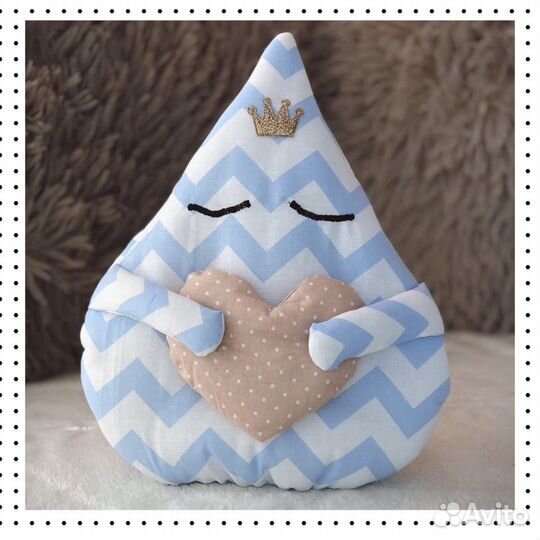 Игрушка-подушка в кроватку
