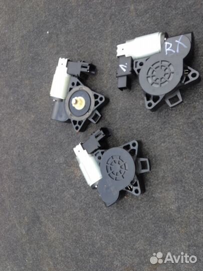 Моторчик стеклоподъемника Mazda