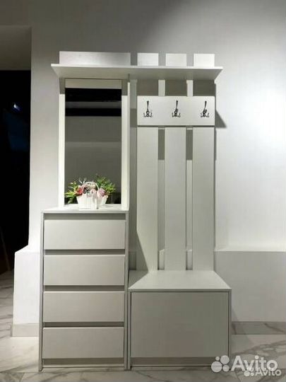 Вешалка в прихожую белая