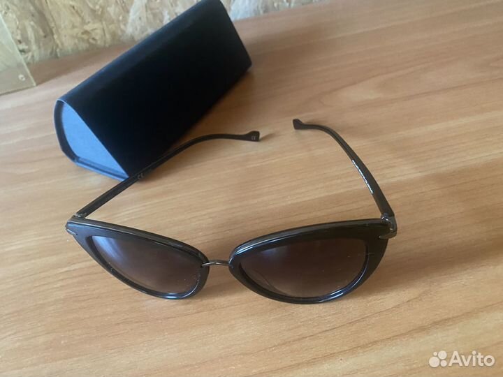 Солнечные очки женские