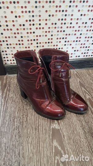Продам туфли и ботинки