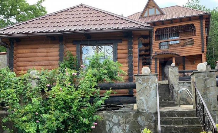 Дом 200 м² на участке 5 сот.