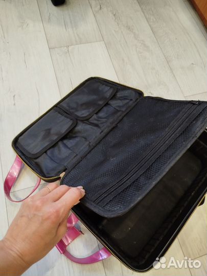 Чемодан с косметикой для визажиста