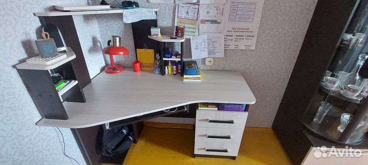 Продам компьютерный стол