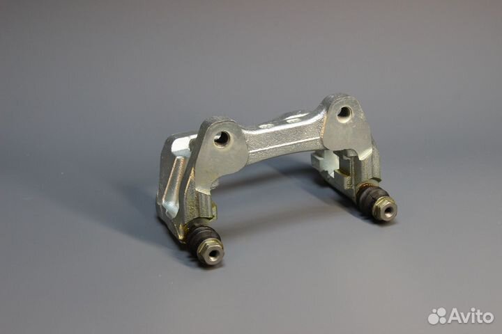 Скоба заднего суппорта