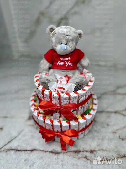 Сладкий сьедобный шоколадный подарок торт киндер