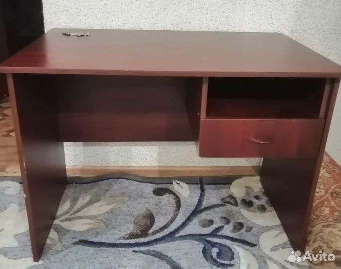 Письменный стол