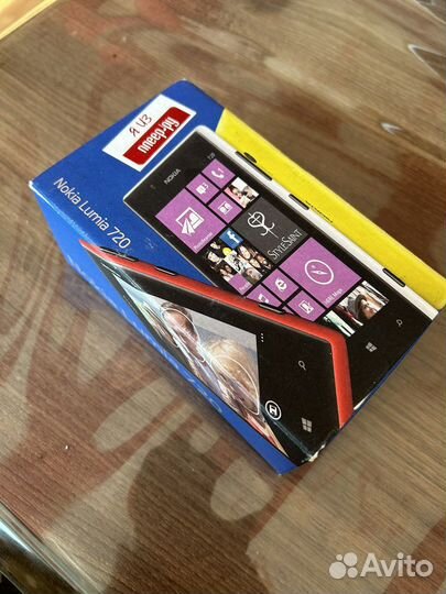 Телефон Nokia Lumia 720