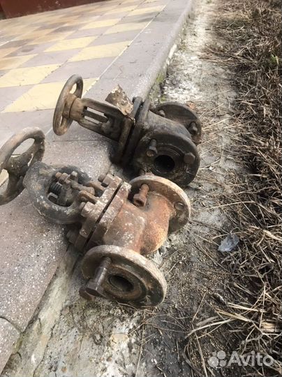 Трубный краник задвижка