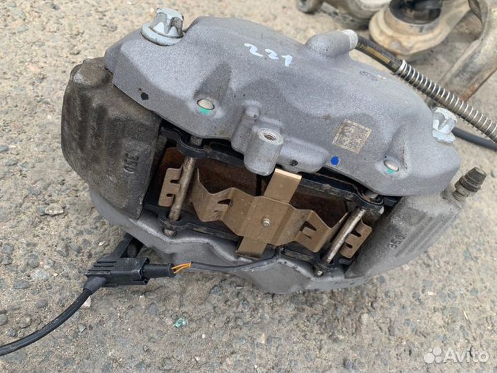 Суппорт передний правый Mercedes S 500 4Matic W221