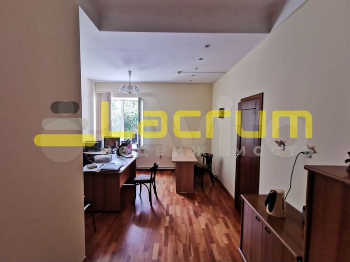 Продам два этажа в центре города