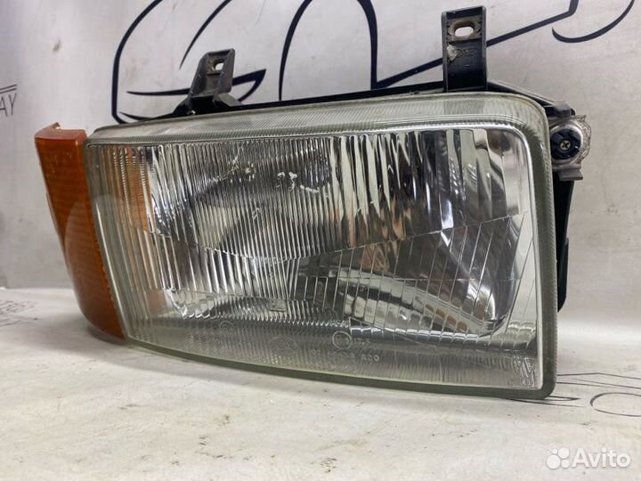 Фара правая Volkswagen Transporter T4 1995