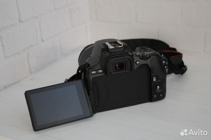 Зеркальный фотоаппарат canon 250d