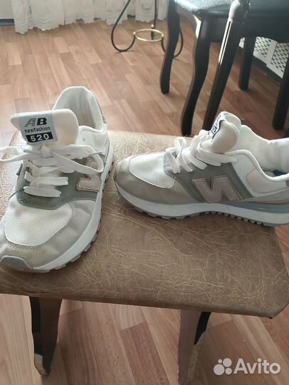 Кроссовки женские