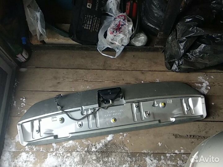 Спойлер двери багажника Toyota nadia