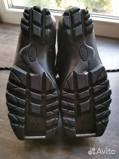 Лыжные ботинки р. 34 крепление NN